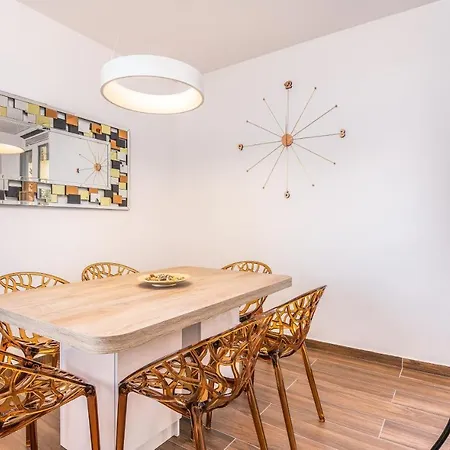 Family Friendly House With A Swimming Pool Vantacici, Krk - 19263 * 马林斯卡